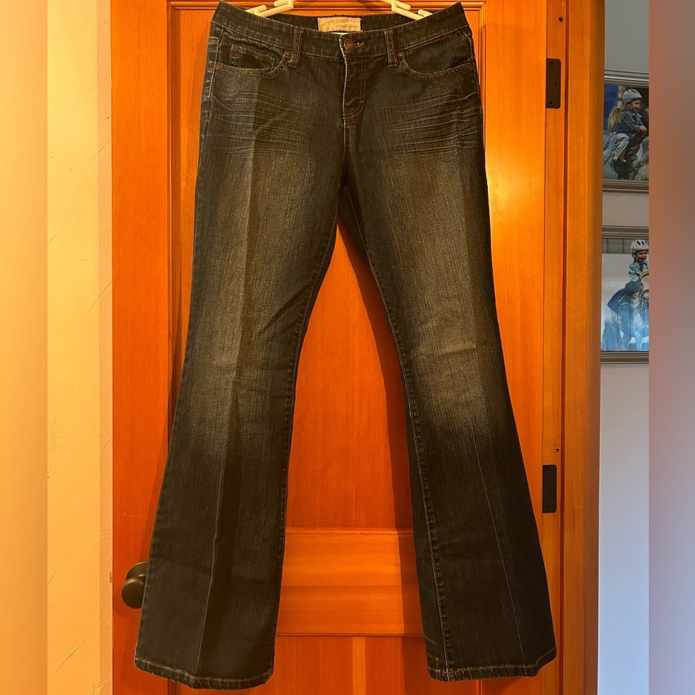 Good condition bottoms are a little worn (as seen in pic)